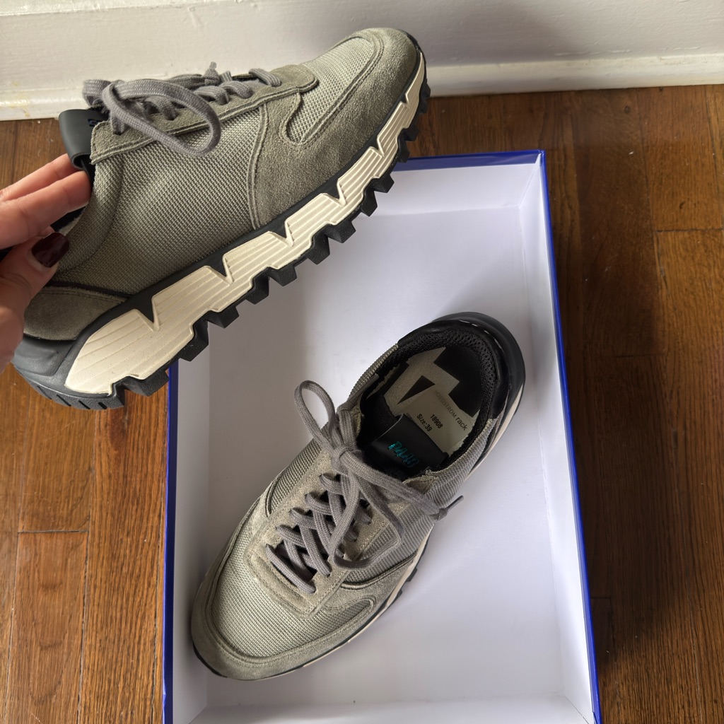 P448 Gray Sneakers Versatile Low-Top Design